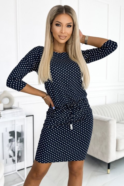 13-157 Sportowa sukienka z wiązaniem i kieszonkami - jeans z małe kropki - XL