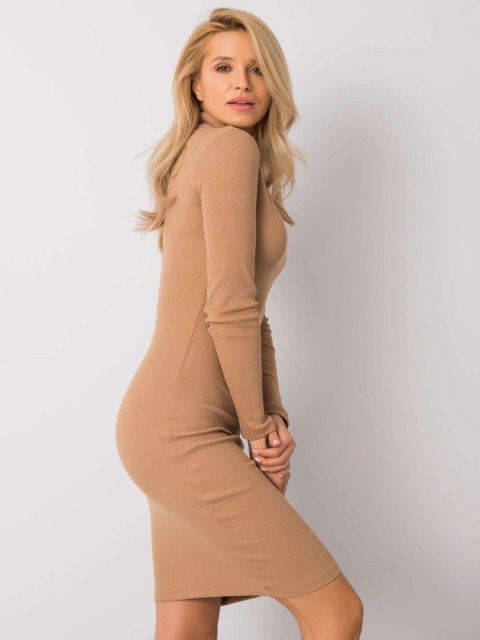 Sukienka Livia prążkowana basic z golfem camelowy Sukienka Livia prążkowana basic z golfem camelowy