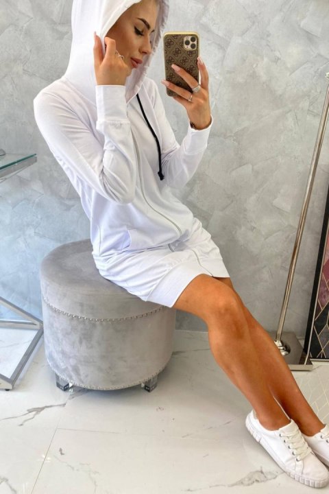 Bluza tunikowa w kolorze białym – minimalistyczny, codzienny styl