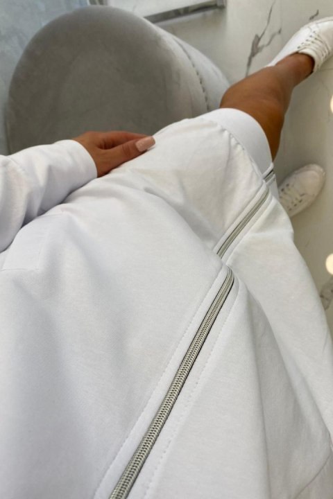 Bluza tunikowa w kolorze białym – minimalistyczny, codzienny styl