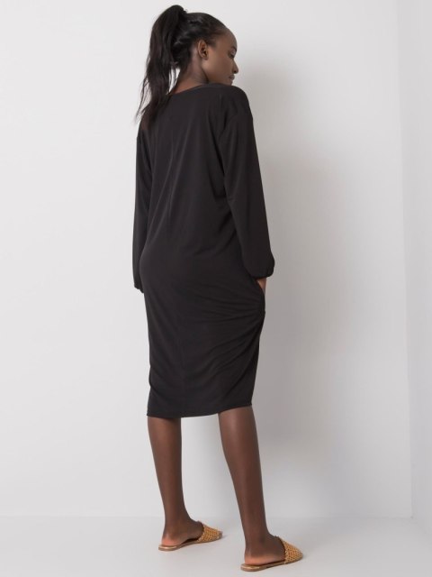 Sukienka czarna oversize elegancka z dekoltem, midi Yetta M Sukienka czarna oversize elegancka z dekoltem, midi Yetta M