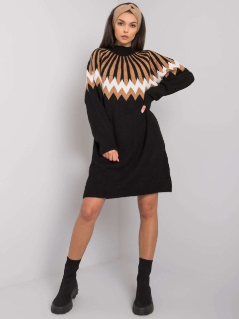 Sukienka czarna dzianinowa oversize z golfem i geometrycznym wzorem Sukienka czarna dzianinowa oversize z golfem i geometrycznym wzorem