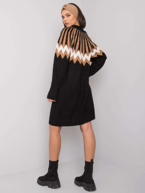 Sukienka czarna dzianinowa oversize z golfem i geometrycznym wzorem Sukienka czarna dzianinowa oversize z golfem i geometrycznym wzorem