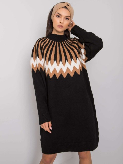Sukienka czarna dzianinowa oversize z golfem i geometrycznym wzorem Sukienka czarna dzianinowa oversize z golfem i geometrycznym wzorem