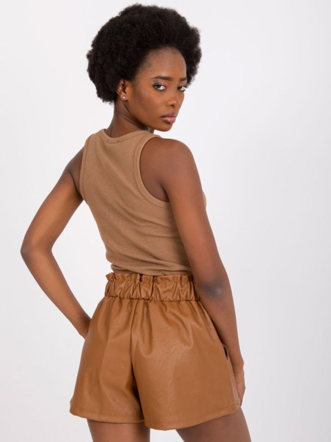 Stylowe szorty damskie camelowe – Stylowy Wieszak