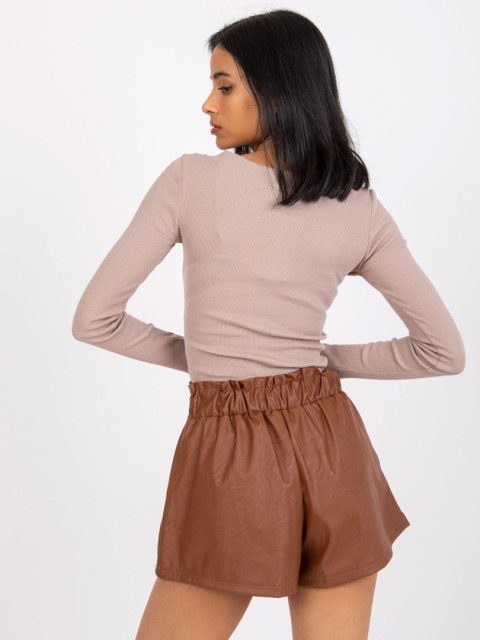 Brązowe szorty z eko skóry do eleganckiej stylizacji – Stylowy Wieszak