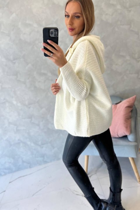 Sweter z kapturem i rękawami typu nietoperz ecru Sweter z kapturem i rękawami typu nietoperz ecru