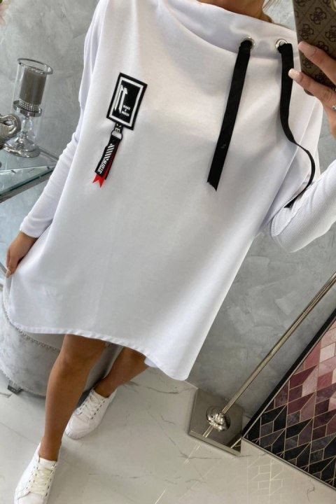 Bluza oversize z asymetrycznymi bokami biała Bluza oversize z asymetrycznymi bokami biała