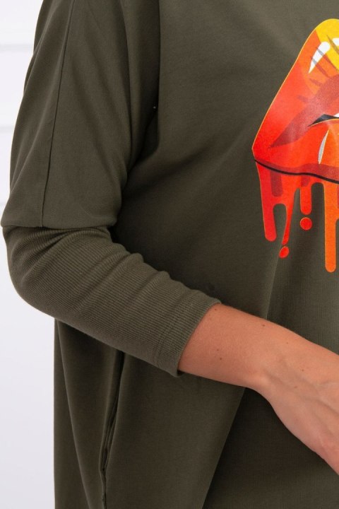 Bluzka oversize z nadrukiem tęczowych ust khaki