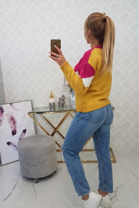 Sweter w geometryczne wzory fuksja+musztardowy