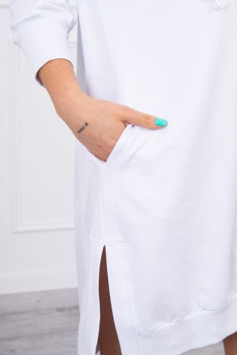 Sukienka z kapturem i dłuższym tyłem biała