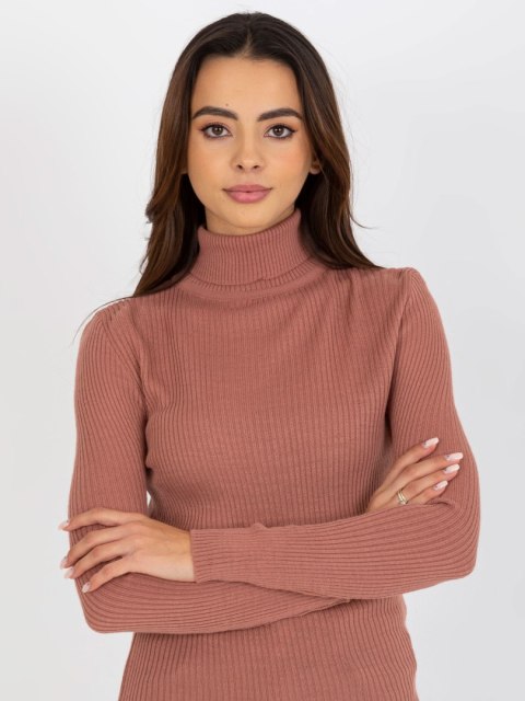 Sweter damski z golfem ciemnyróżowy w prążek akrylowy