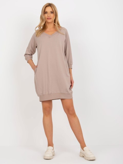 Sukienka beżowa sportowa basic z kieszeniami Salerno S/M Sukienka beżowa sportowa basic z kieszeniami Salerno S/M