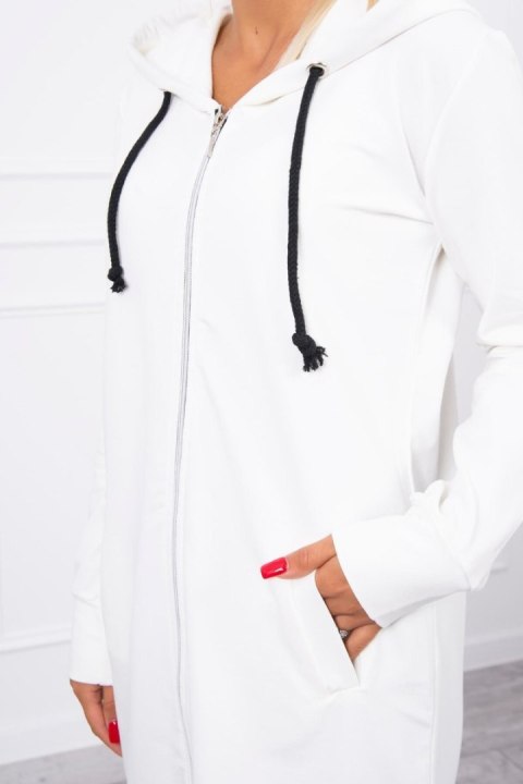Bluza ecru z kapturem i kieszeniami – klasyczny codzienny look