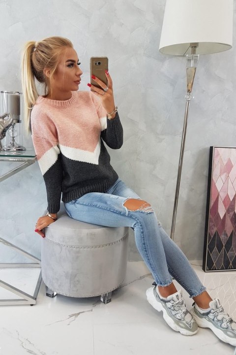 Sweter w geometryczne wzory pudrowy róż+grafitowy