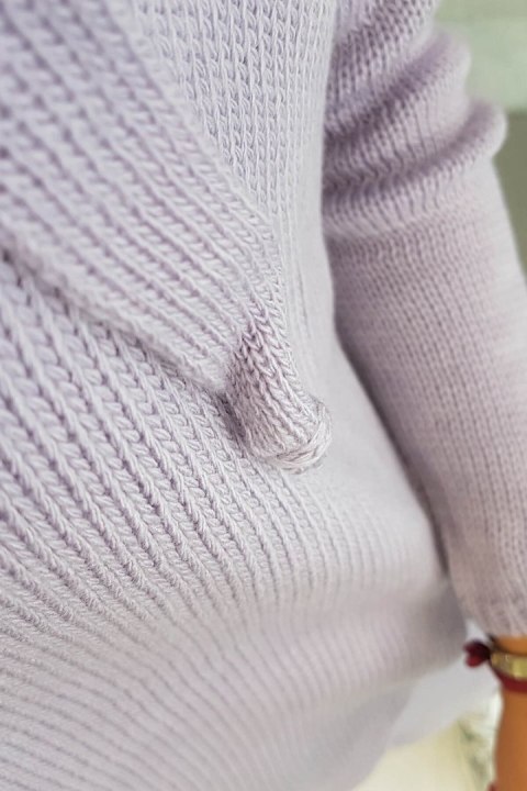 Sweter z kopertowym dołem jasny fioletowy Sweter z kopertowym dołem jasny fioletowy