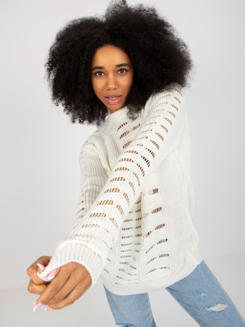 Sweter luźny, ażurowy ecru z wełną one size Sweter luźny, ażurowy ecru z wełną one size