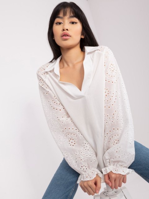Ecru damska bluzka koszulowa z haftem i kołnierzem w stylu boho L/XL Ecru damska bluzka koszulowa z haftem i kołnierzem w stylu boho L/XL