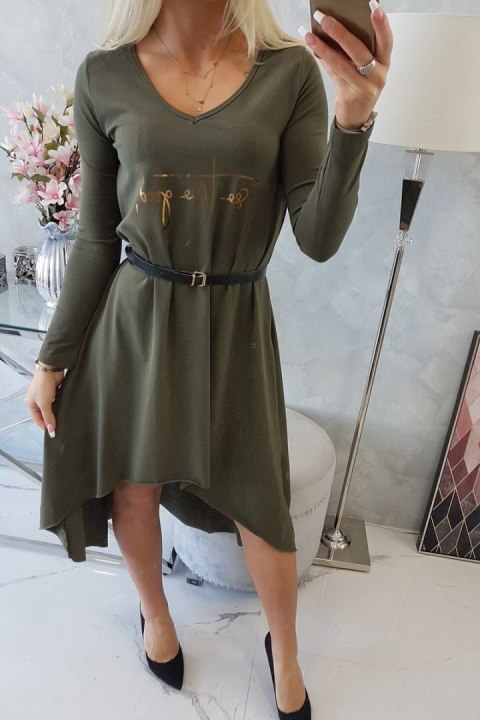 Sukienka z ozdobnym paskiem i napisem khaki