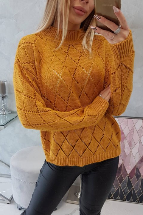 Sweter z półgolfem i wzorem w romby musztardowy Sweter z półgolfem i wzorem w romby musztardowy