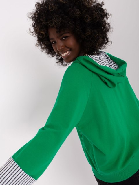 Bluza rozpinana z kaputer rękaw 3/4 zielona Bluza rozpinana z kaputer rękaw 3/4 zielona