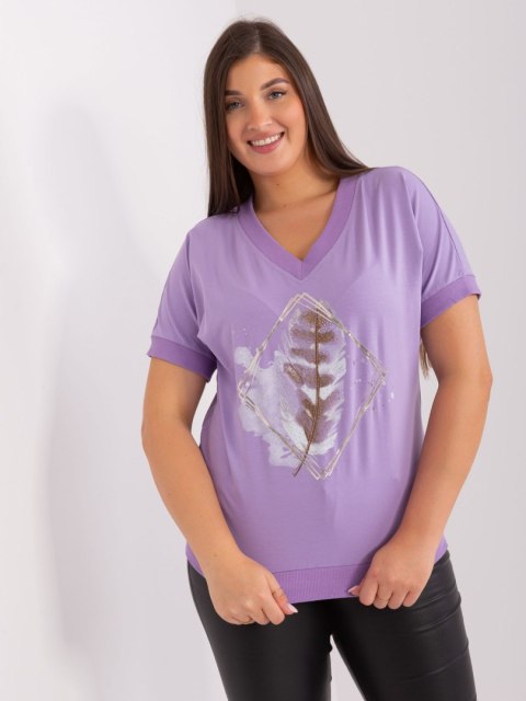 Bluzka t-shirt jasno fioletowy z nadrukiem pióro plus size Bluzka t-shirt jasno fioletowy z nadrukiem pióro plus size