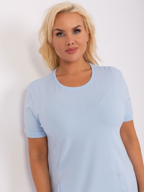 Sukienka jasno niebieska sportowa przed kolano plus size Sukienka jasno niebieska sportowa przed kolano plus size