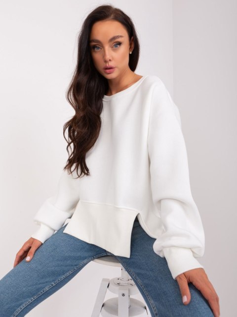 Bluza ecru z asymetrycznym wykończeniem basic Bluza ecru z asymetrycznym wykończeniem basic