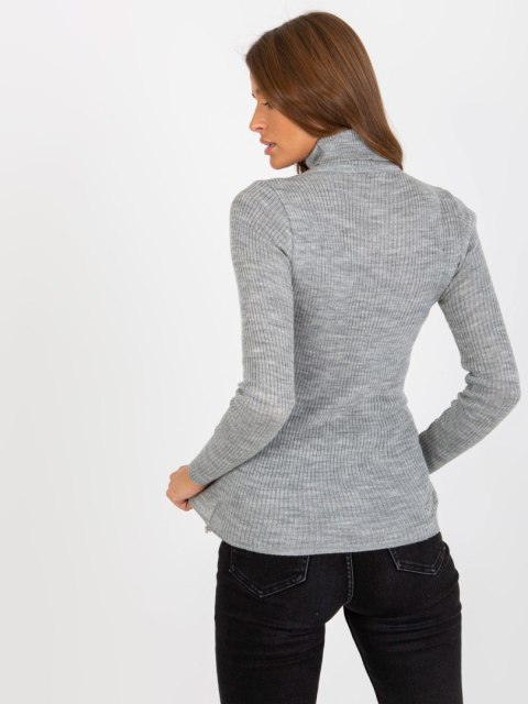 Golf szary dopasowany sweter w prążek akrylowy Golf szary dopasowany sweter w prążek akrylowy