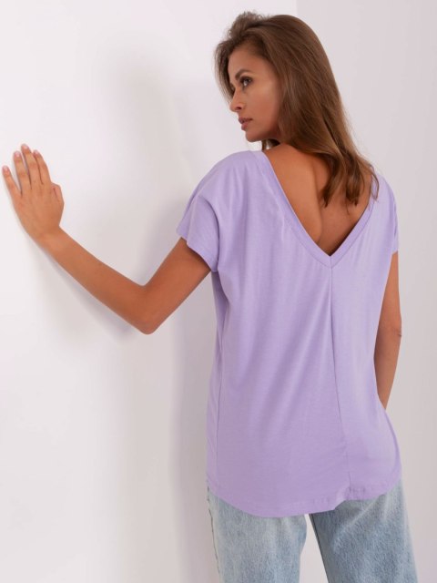 T-shirt jasno fioletowy z dekoltem na plecach T-shirt jasno fioletowy z dekoltem na plecach