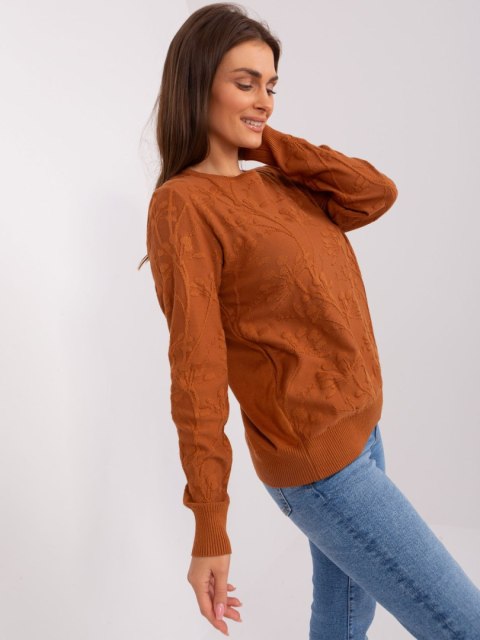 Sweter damski klasyczny ze ściągaczami jasny brązowy Sweter damski klasyczny ze ściągaczami jasny brązowy