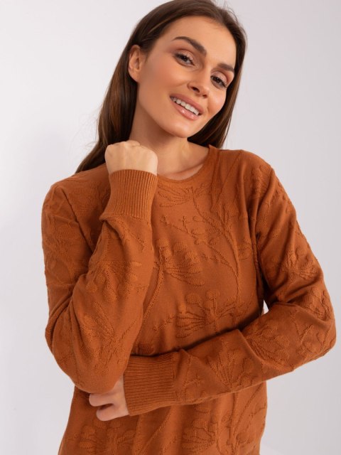 Sweter damski klasyczny ze ściągaczami jasny brązowy Sweter damski klasyczny ze ściągaczami jasny brązowy