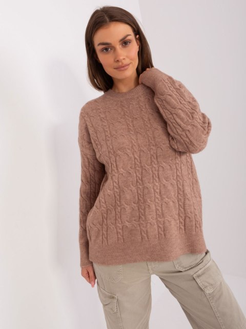 Sweter damski ciemnobeżowy z warkoczami i ściągaczami oversize Sweter damski ciemnobeżowy z warkoczami i ściągaczami oversize