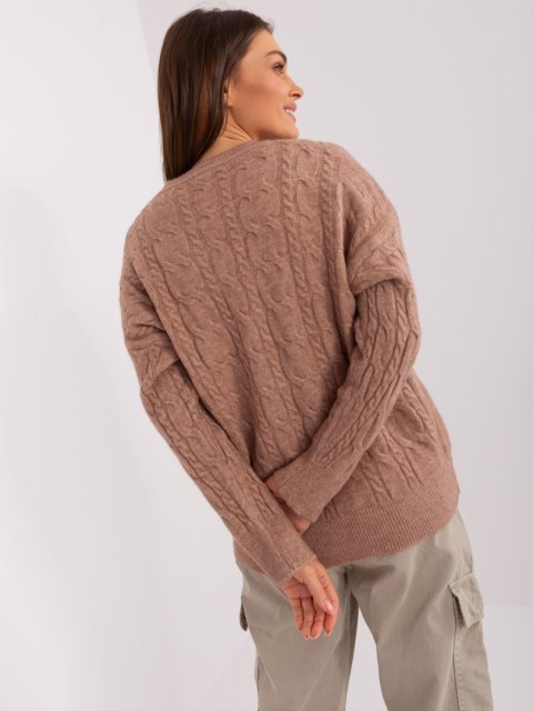 Sweter damski ciemnobeżowy z warkoczami i ściągaczami oversize Sweter damski ciemnobeżowy z warkoczami i ściągaczami oversize