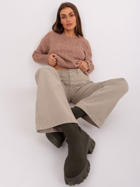 Sweter damski ciemnobeżowy z warkoczami i ściągaczami oversize Sweter damski ciemnobeżowy z warkoczami i ściągaczami oversize