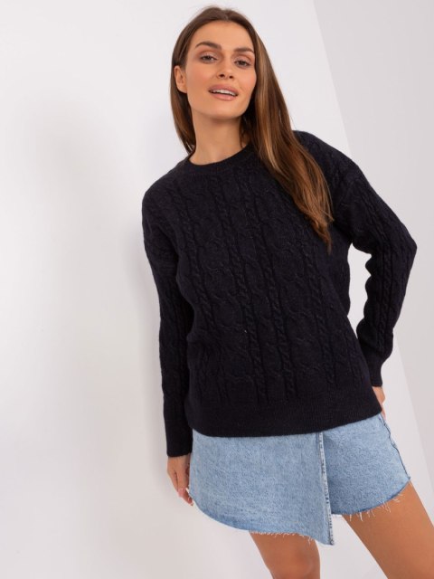 Sweter damski czarny z warkoczami i ściągaczami oversize Sweter damski czarny z warkoczami i ściągaczami oversize
