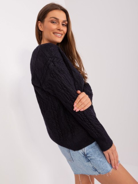 Sweter damski czarny z warkoczami i ściągaczami oversize Sweter damski czarny z warkoczami i ściągaczami oversize