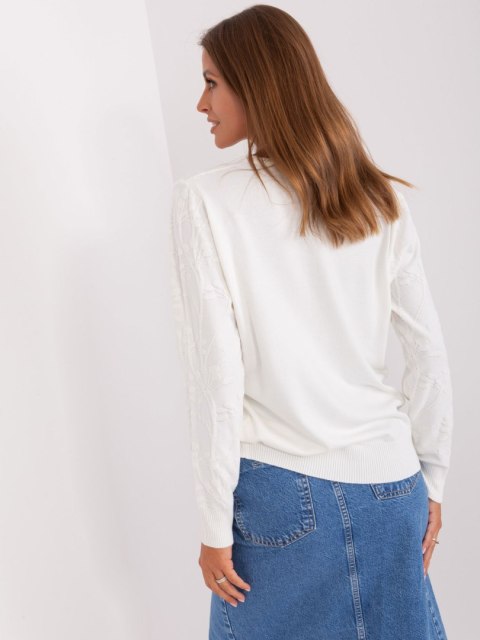Sweter damski klasyczny ze ściągaczami ecru Sweter damski klasyczny ze ściągaczami ecru