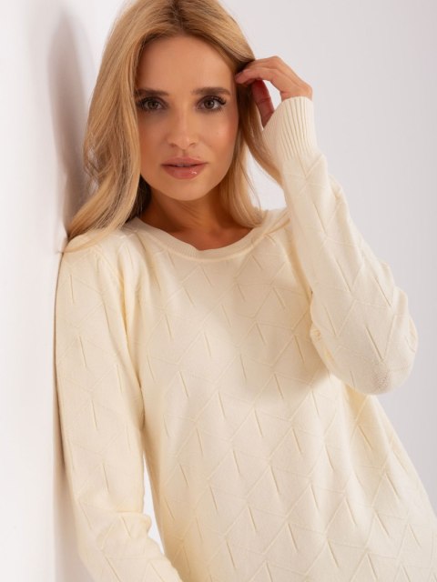 Sweter damski klasyczny basic jasny beżowy we wzory Sweter damski klasyczny basic jasny beżowy we wzory
