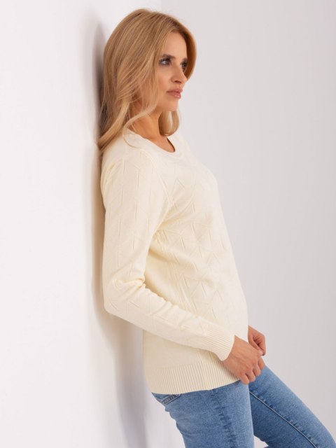 Sweter damski klasyczny basic jasny beżowy we wzory Sweter damski klasyczny basic jasny beżowy we wzory
