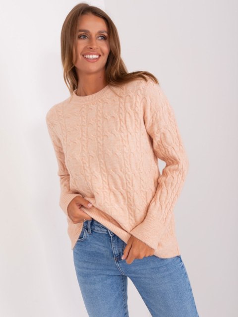 Sweter damski brzoskwiniowy z warkoczami i ściągaczami oversize Sweter damski brzoskwiniowy z warkoczami i ściągaczami oversize
