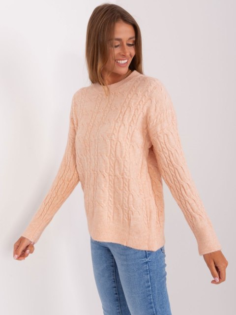 Sweter damski brzoskwiniowy z warkoczami i ściągaczami oversize Sweter damski brzoskwiniowy z warkoczami i ściągaczami oversize