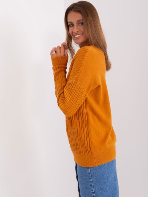 Sweter damski klasyczny jasny pomarańczowy zdobiony przód Sweter damski klasyczny jasny pomarańczowy zdobiony przód