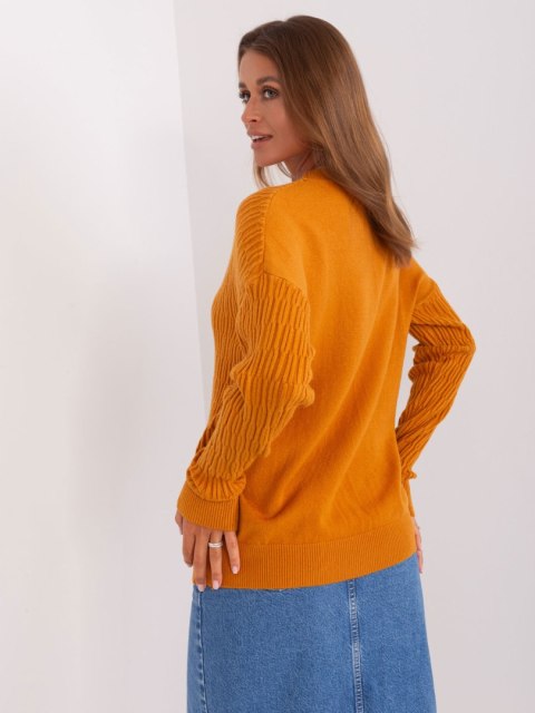 Sweter damski klasyczny jasny pomarańczowy zdobiony przód Sweter damski klasyczny jasny pomarańczowy zdobiony przód