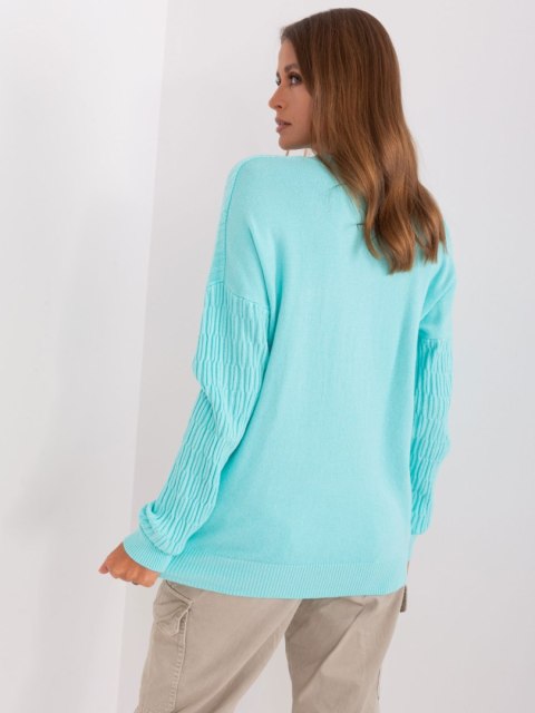 Sweter damski klasyczny miętowy zdobiony przód Sweter damski klasyczny miętowy zdobiony przód