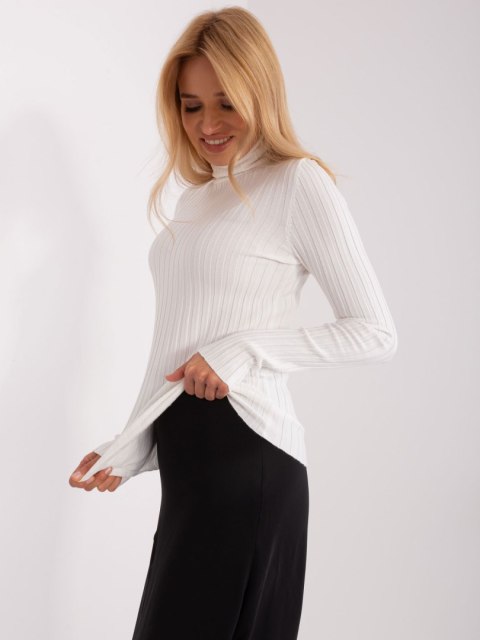 Golf sweter dopasowany prążkowany ecru Golf sweter dopasowany prążkowany ecru