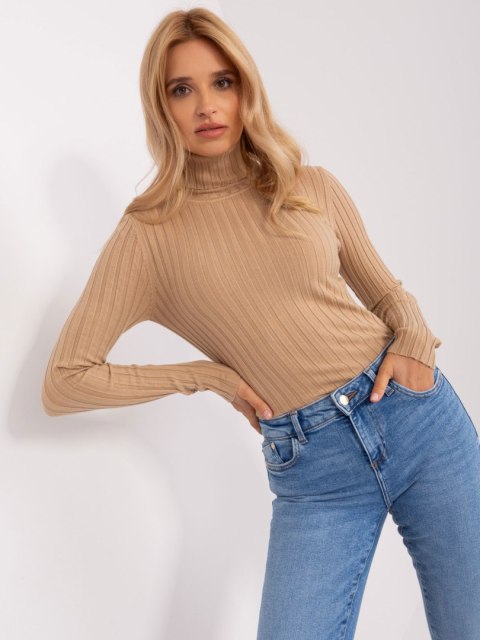 Golf sweter dopasowany prążkowany camelowy Golf sweter dopasowany prążkowany camelowy