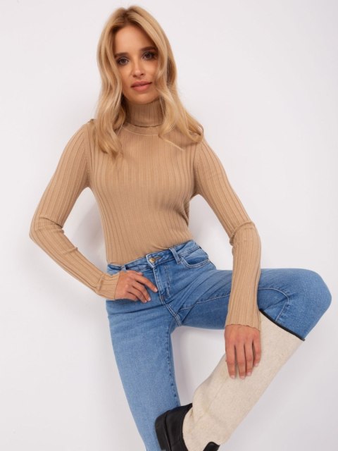 Golf sweter dopasowany prążkowany camelowy Golf sweter dopasowany prążkowany camelowy
