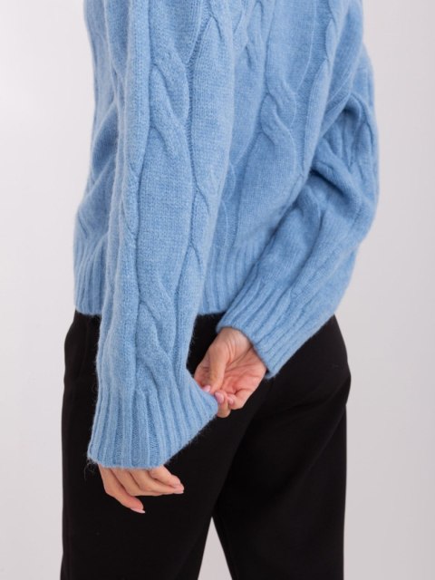 Sweter jasny niebieski z warkoczami i ściągaczami akrylowy Sweter jasny niebieski z warkoczami i ściągaczami akrylowy