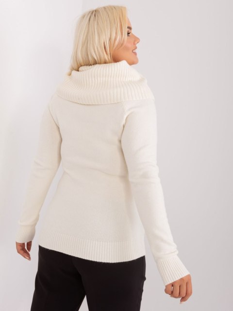 Sweter damski kremowy plus size z lejącym golfem L/XL Sweter damski kremowy plus size z lejącym golfem L/XL